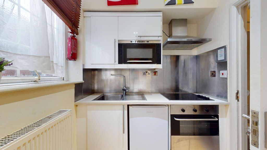 Property photo 2 of 11 Kitchen