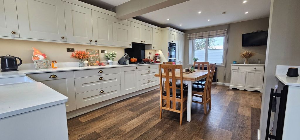 Property photo 3 of 29