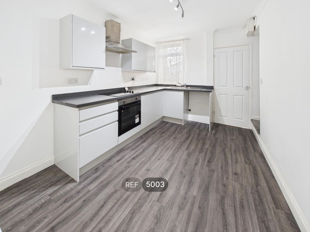 Property photo 2 of 7 Kitchen