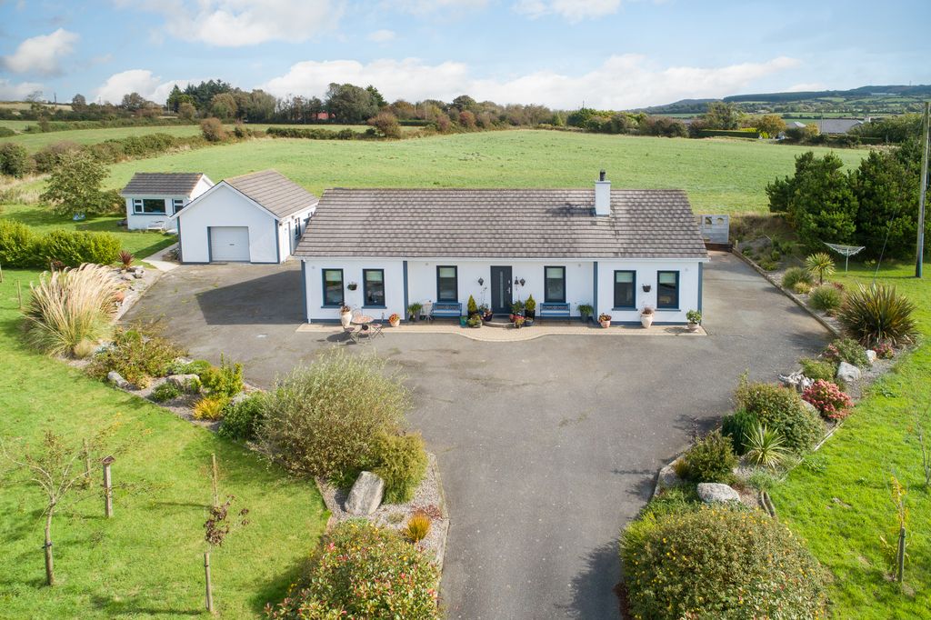 Property photo 2 of 34