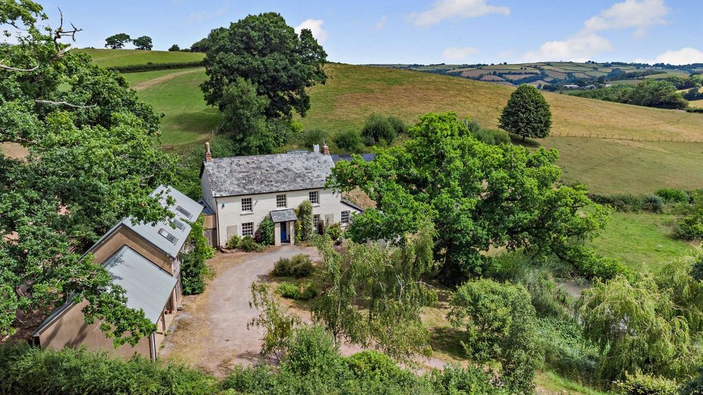 Property photo 1 of 25 Captains Farmhouse