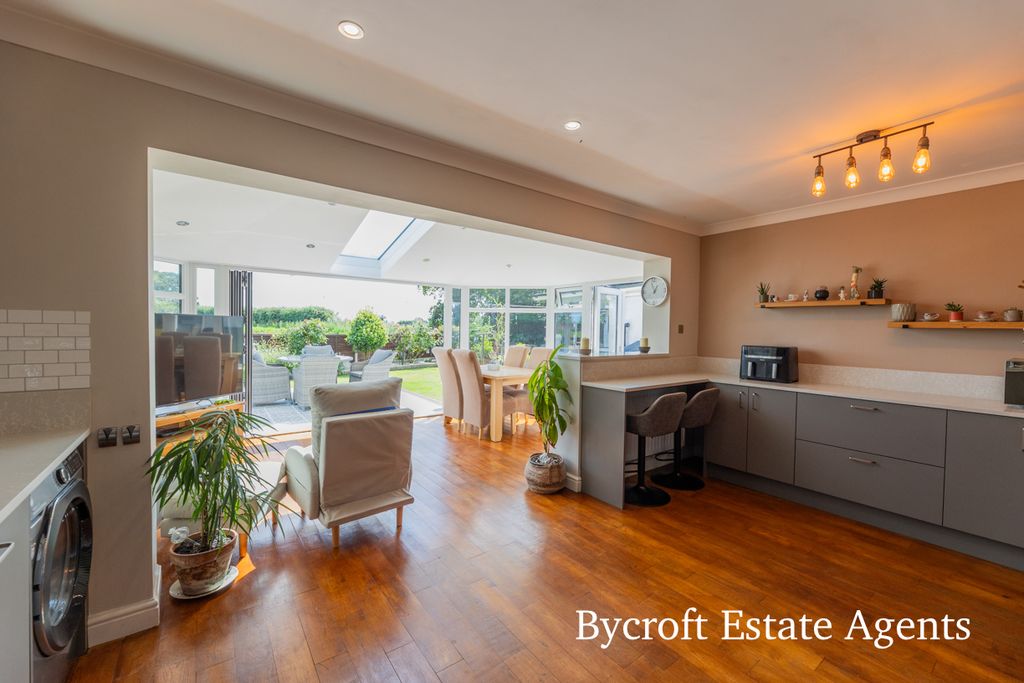 Property photo 3 of 21