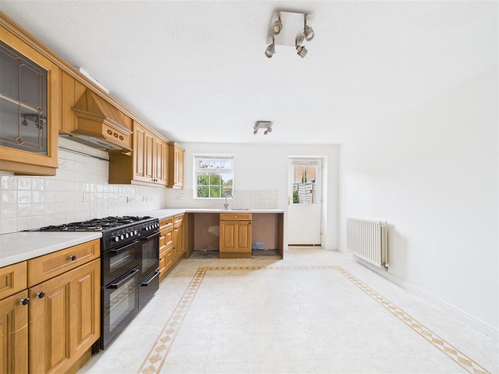 Property photo 3 of 13 Cam03303G0-Pr0245-Still003.Jpg