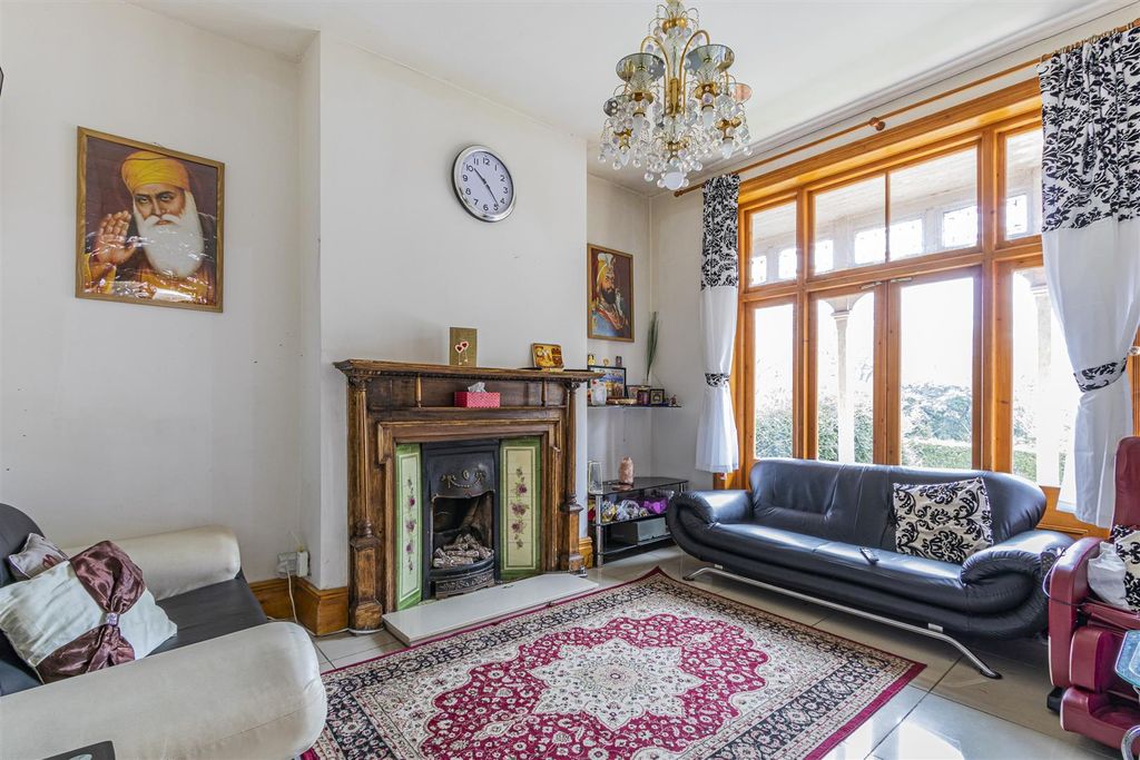 Property photo 3 of 21 Ninian Road 109-4.Jpg