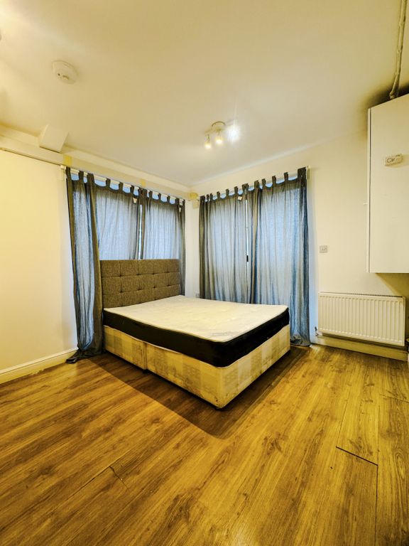 Property photo 1 of 6 1 Bed Studio To Rent High Street, Sutton Sm1