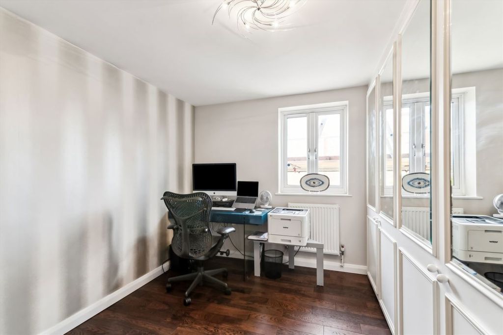 Property photo 2 of 8