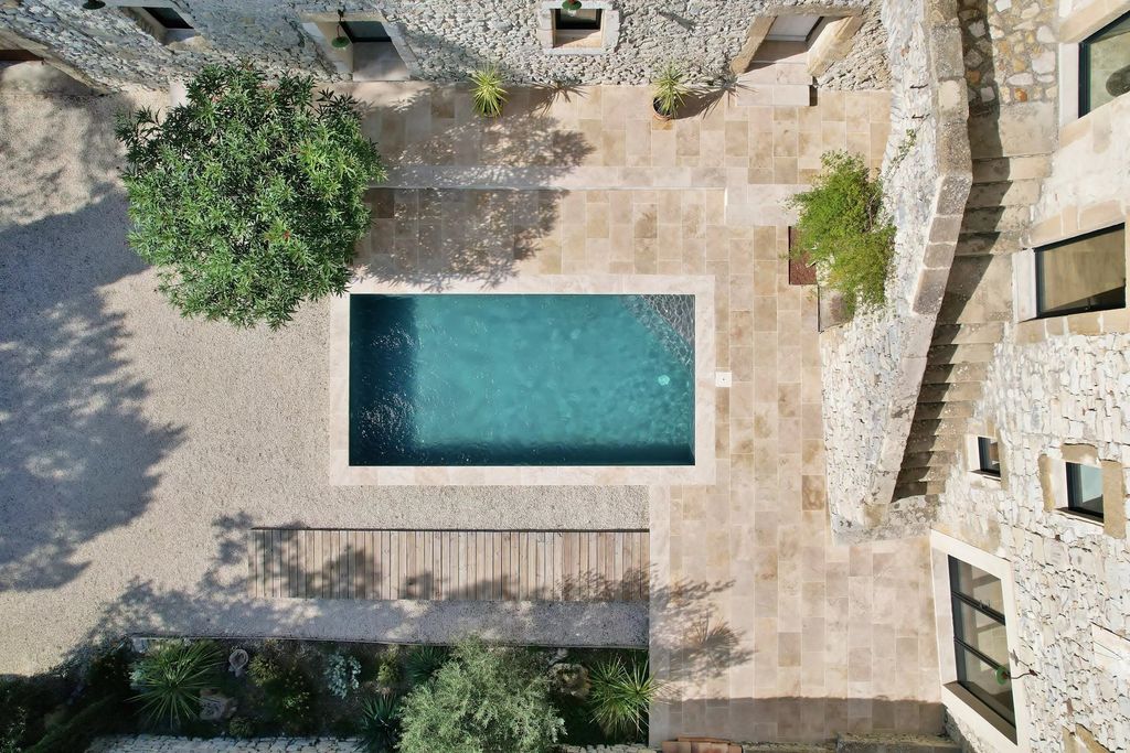 Property photo 3 of 35