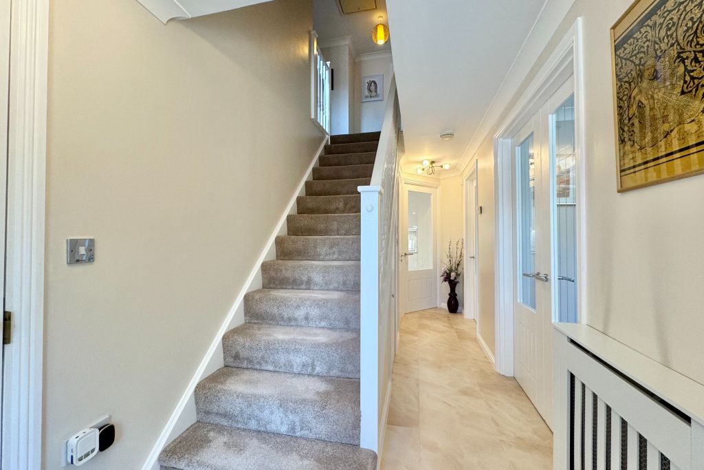 Property photo 2 of 22 Entrance Hall