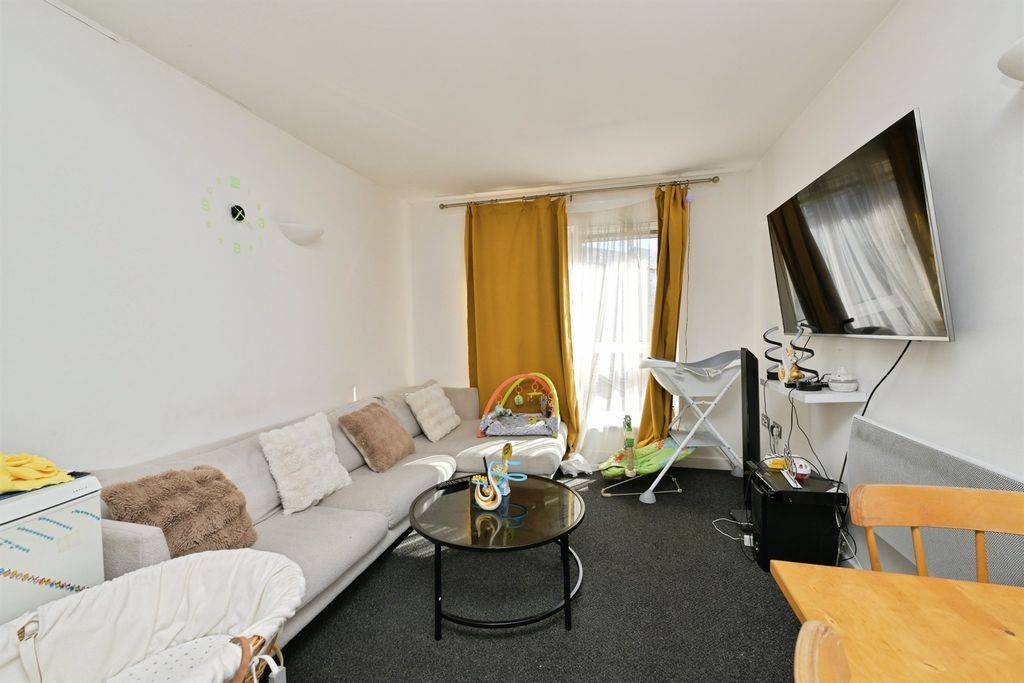 Property photo 2 of 14