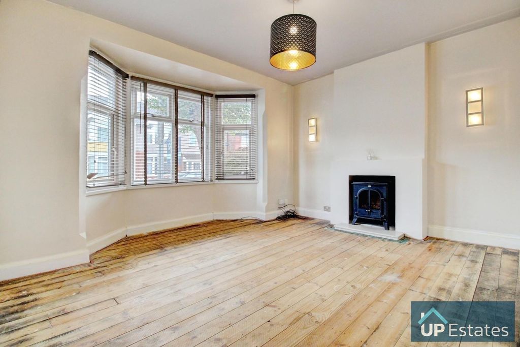 Property photo 2 of 27