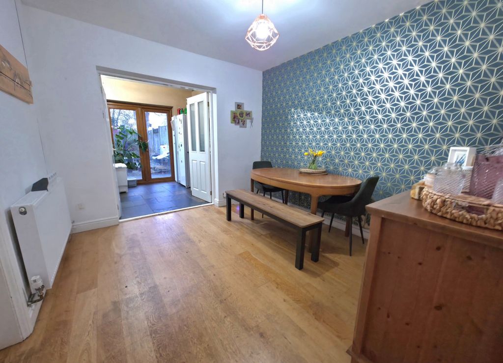 Property photo 3 of 20 Dining Area