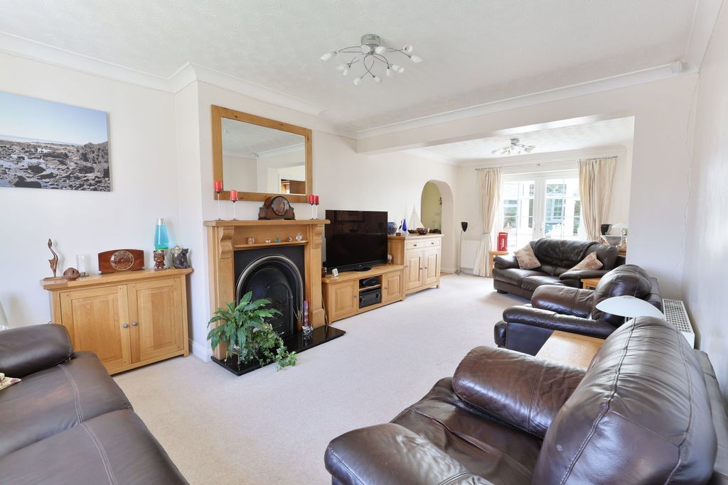 Property photo 2 of 17