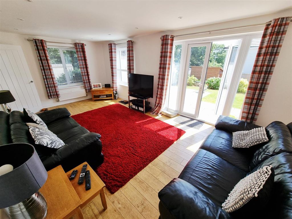 Property photo 3 of 23 Sitting Room.Jpg