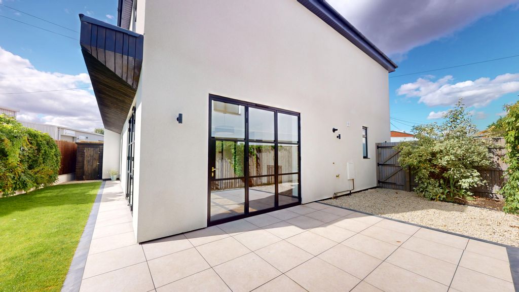 Property photo 2 of 40 Rosewood-08072026_085706