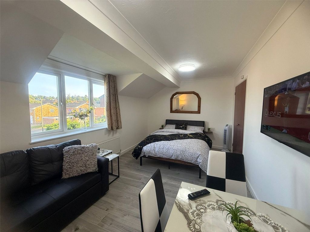 Property photo 2 of 7 Picture No. 17