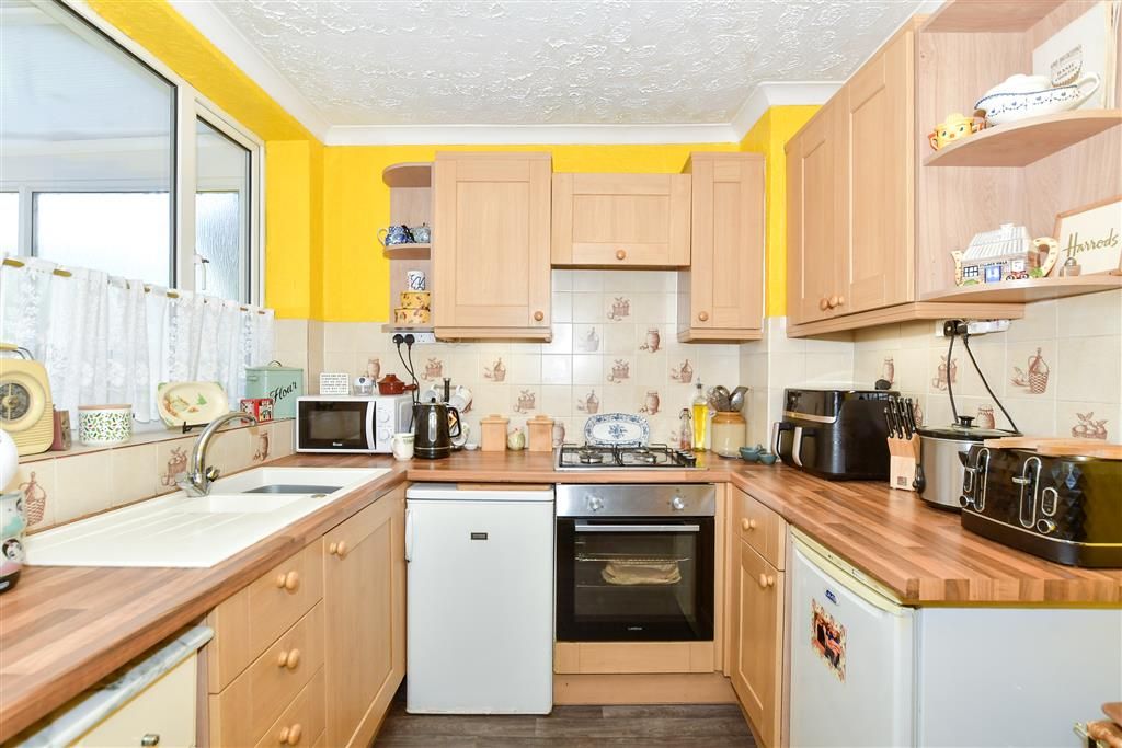 Property photo 2 of 11 Kitchen