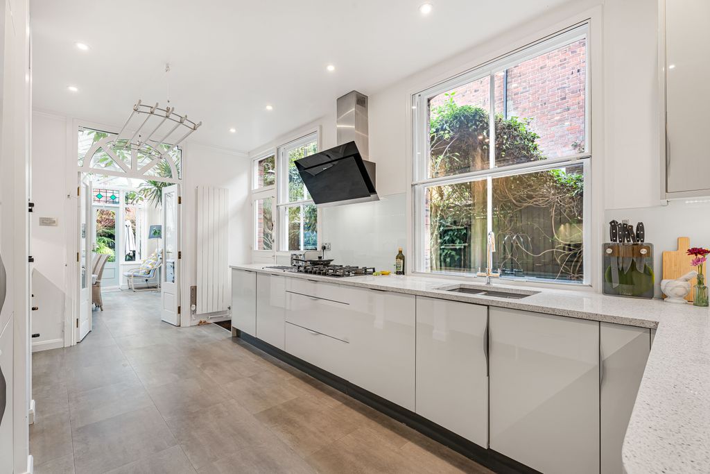 Property photo 2 of 20 Kitchen