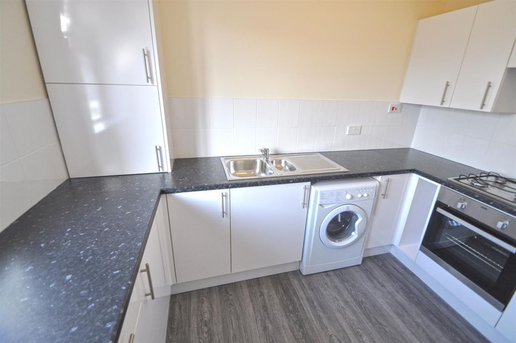 Property photo 3 of 12 Kitchen 2.Jpg