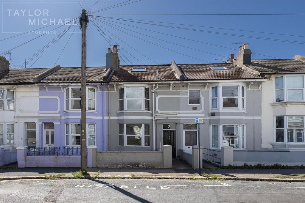 Property photo 1 of 17 External