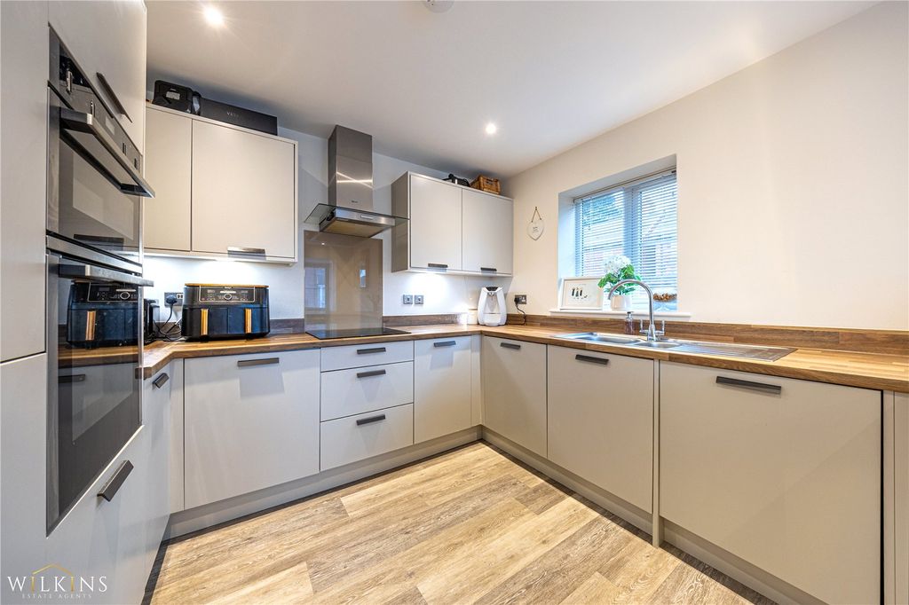 Property photo 3 of 29 Picture No. 02