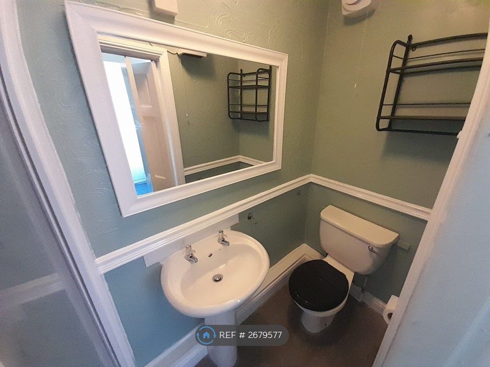 Property photo 2 of 15 Bathroom