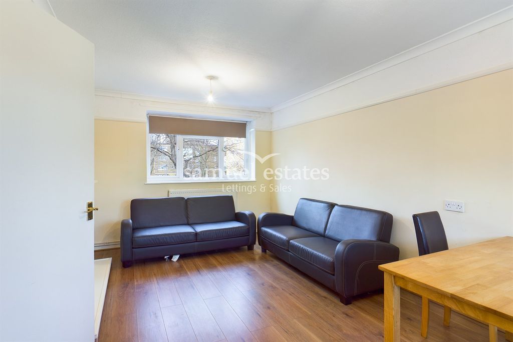 Property photo 3 of 11 Living Room