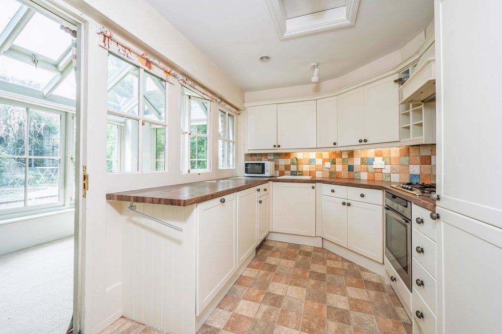 Property photo 2 of 19 Kitchen