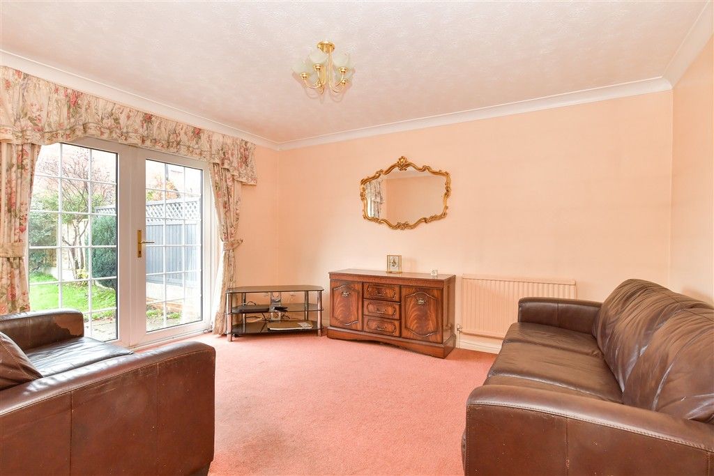 Property photo 3 of 9 Lounge