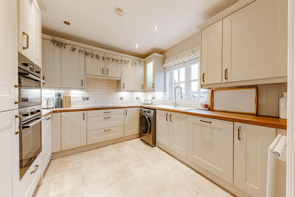 Property photo 2 of 17 Kitchen