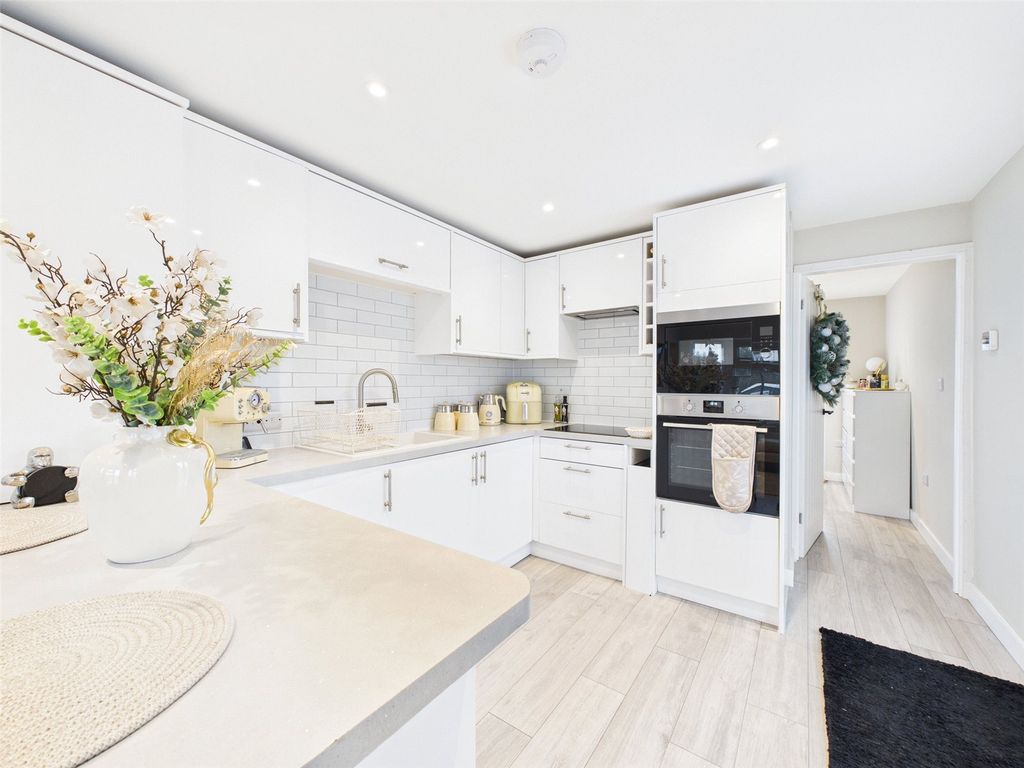 Property photo 2 of 17 Picture No. 13