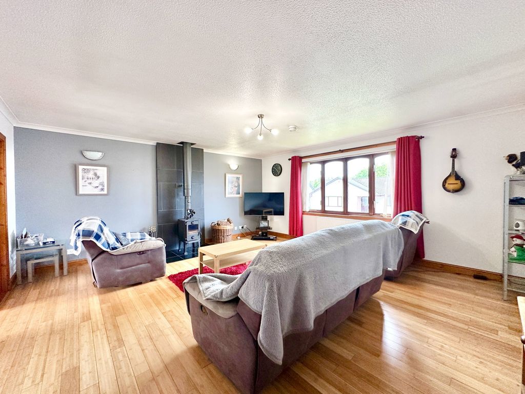 Property photo 3 of 27