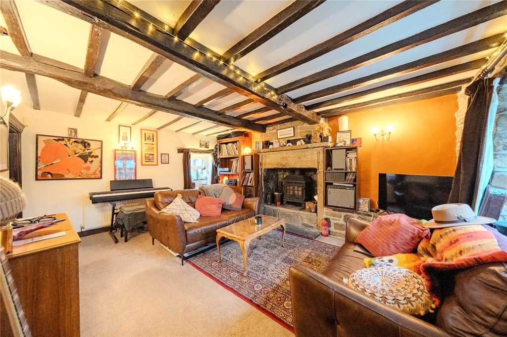 Property photo 2 of 15 Lounge