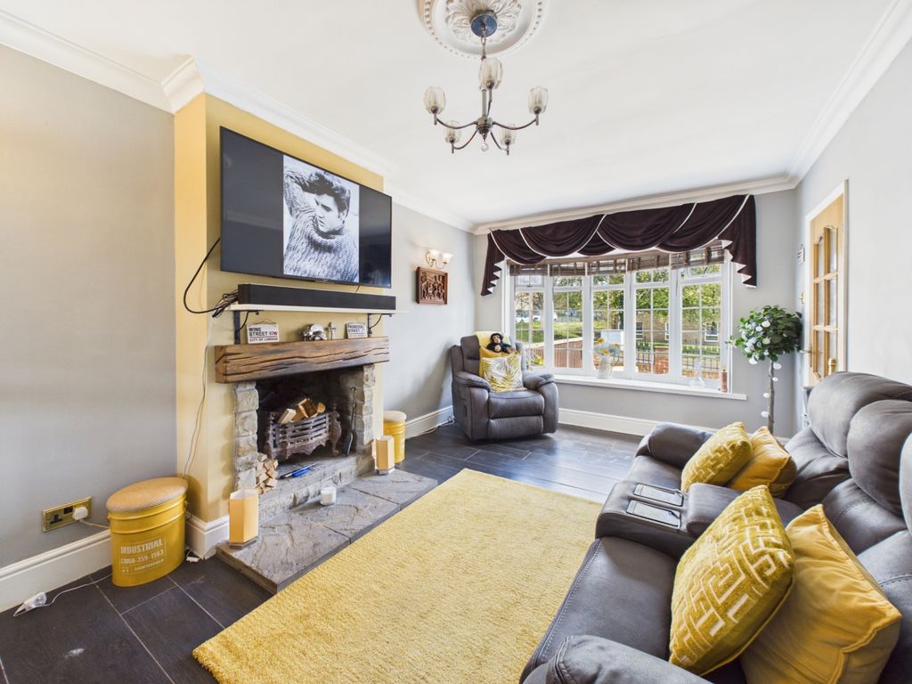 Property photo 2 of 35 Cam04233G0-Pr0061-Still002