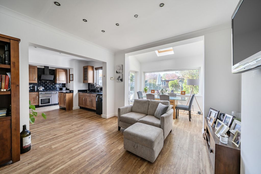 Property photo 2 of 20 1434848-10-69d674...