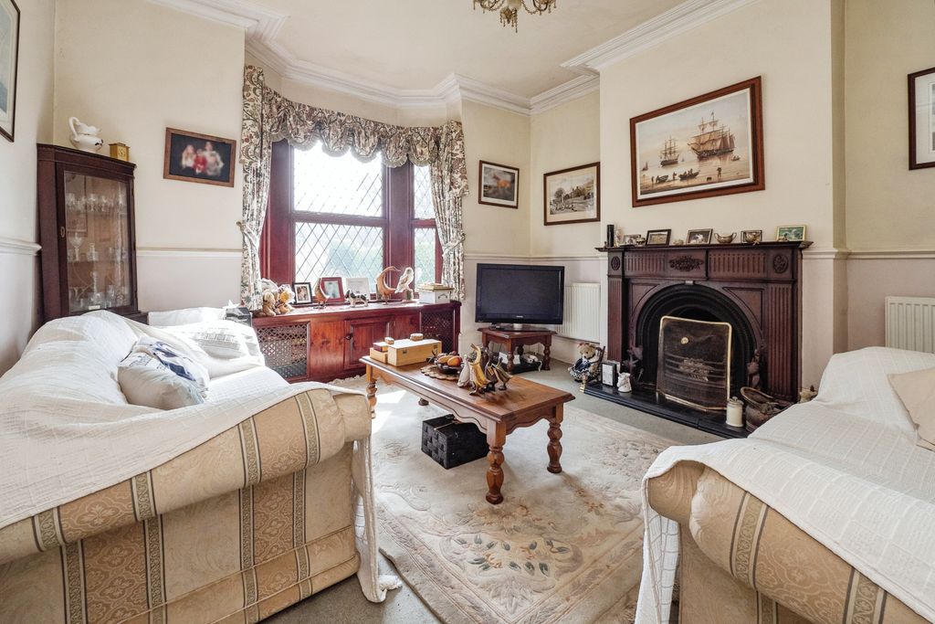 Property photo 2 of 24 Sitting Room