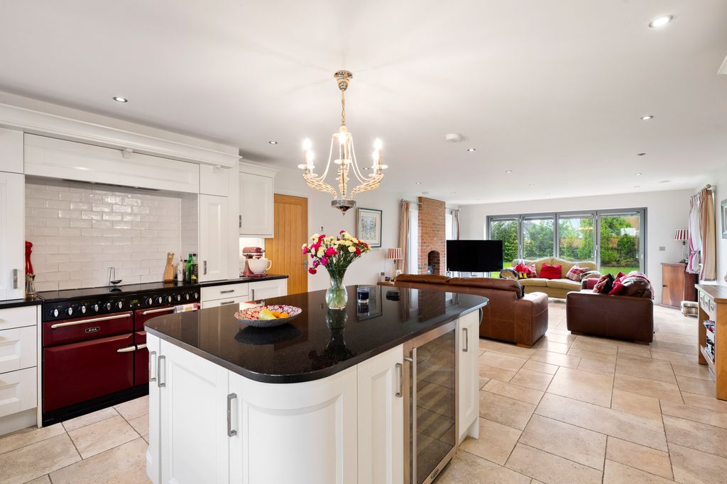 Property photo 2 of 32