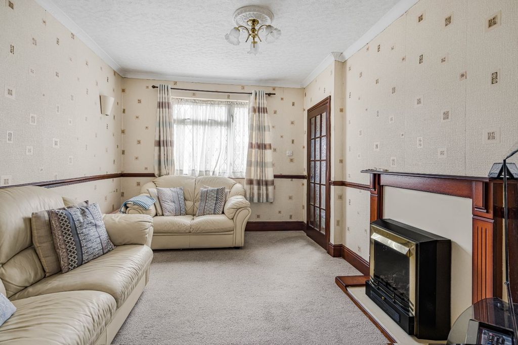 Property photo 2 of 14 Sitting Room