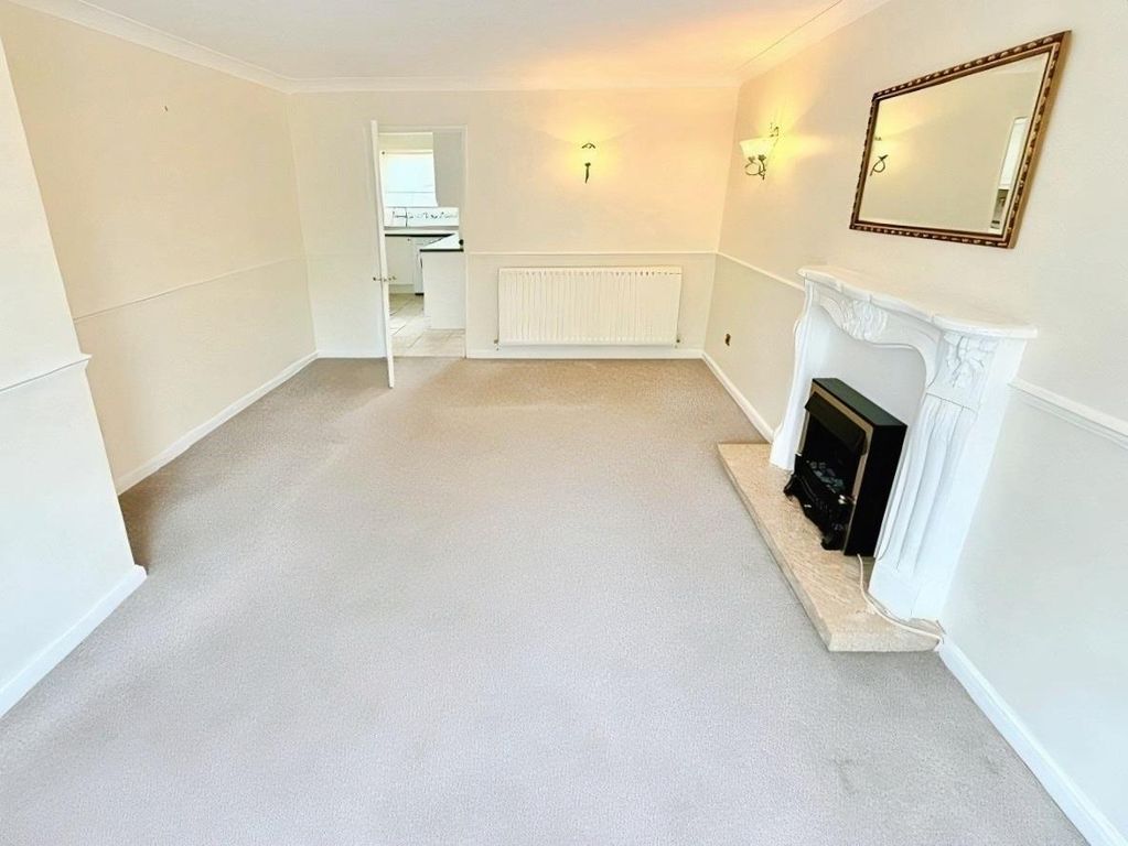 Property photo 3 of 20 c1Ea35Aa-Ss8.Jpg