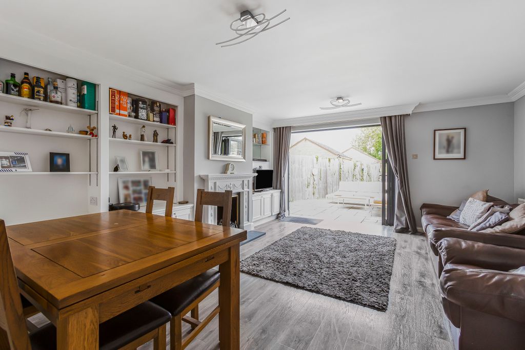 Property photo 3 of 12 560189
