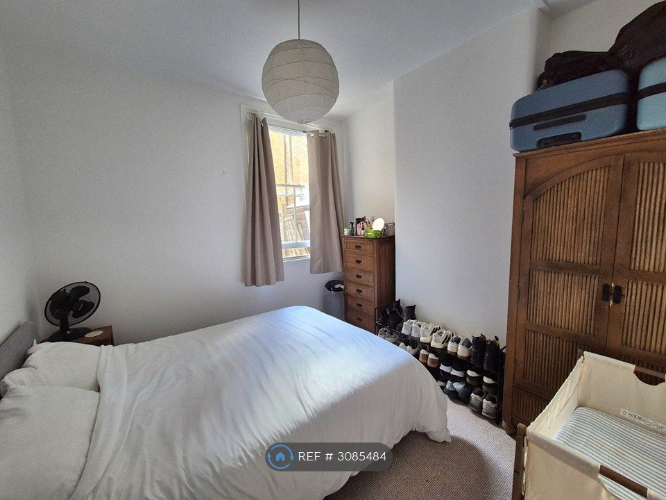 Property photo 3 of 13 Bedroom 2 (Current)