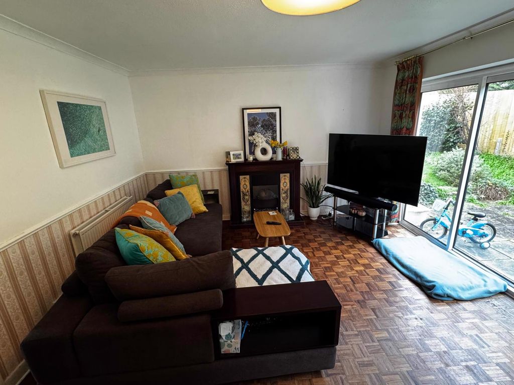 Property photo 2 of 16 Left Side Of Lounge