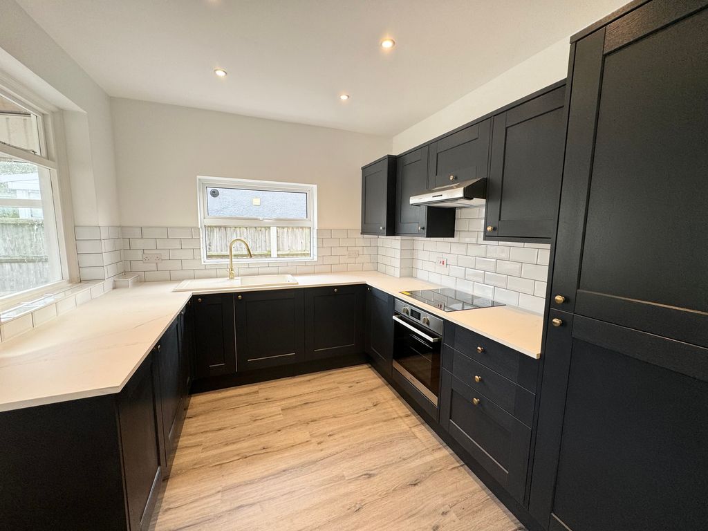 Property photo 2 of 14 Kitchen