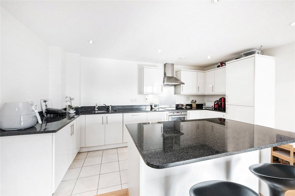 Property photo 2 of 9 Kitchen
