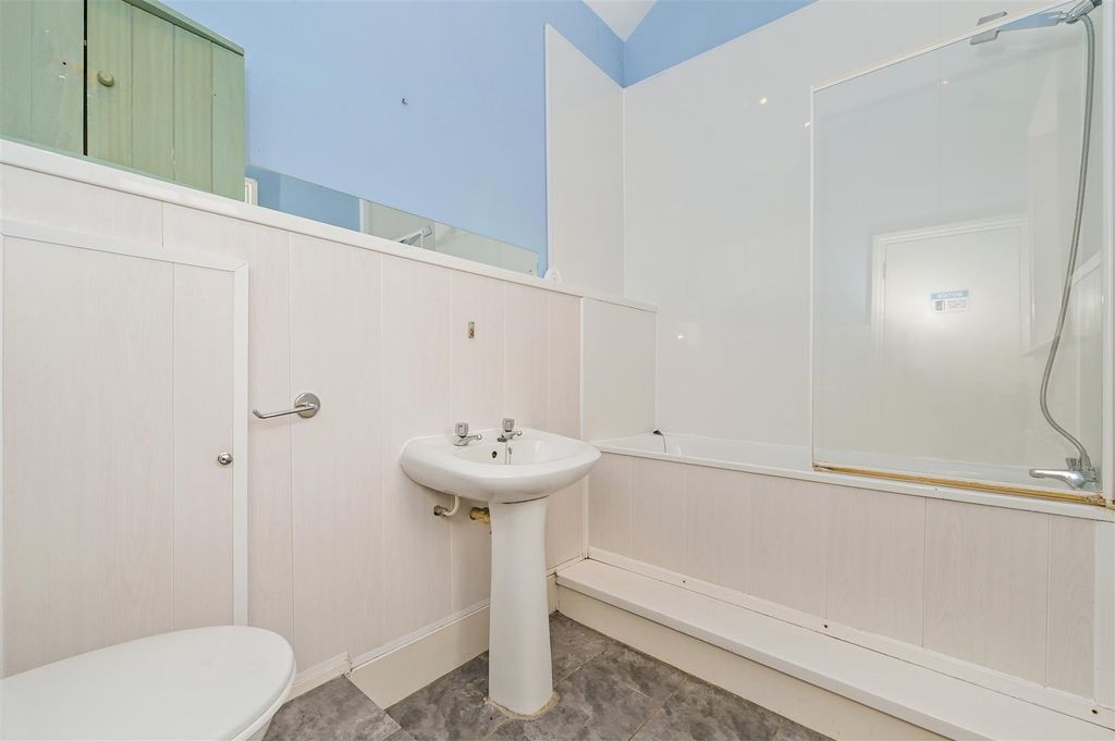 Property photo 3 of 4