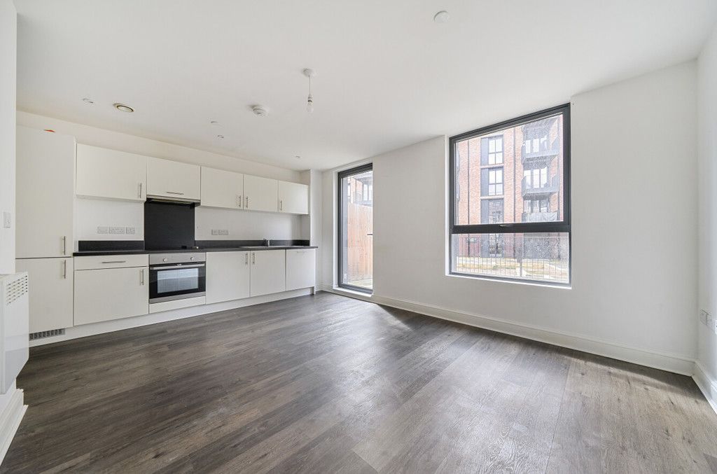 Property photo 2 of 10 1-69E012098755F-1...