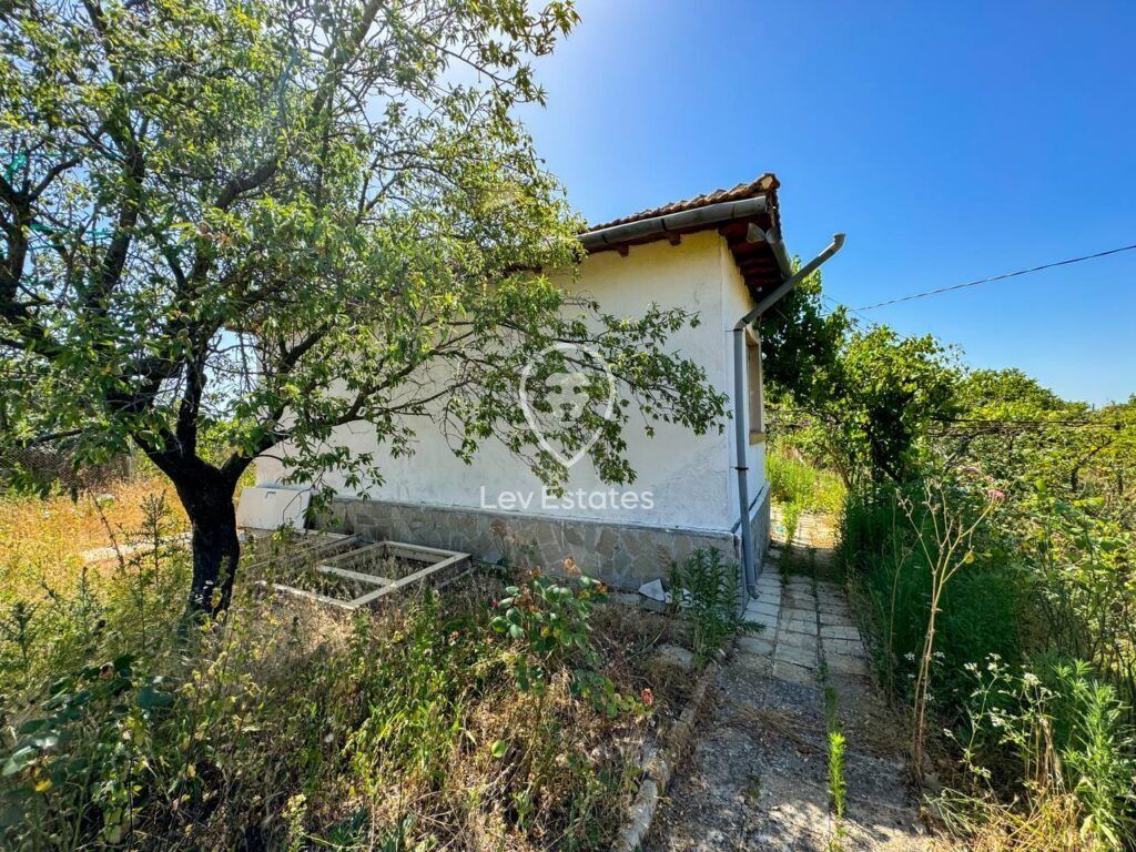 Property photo 3 of 12