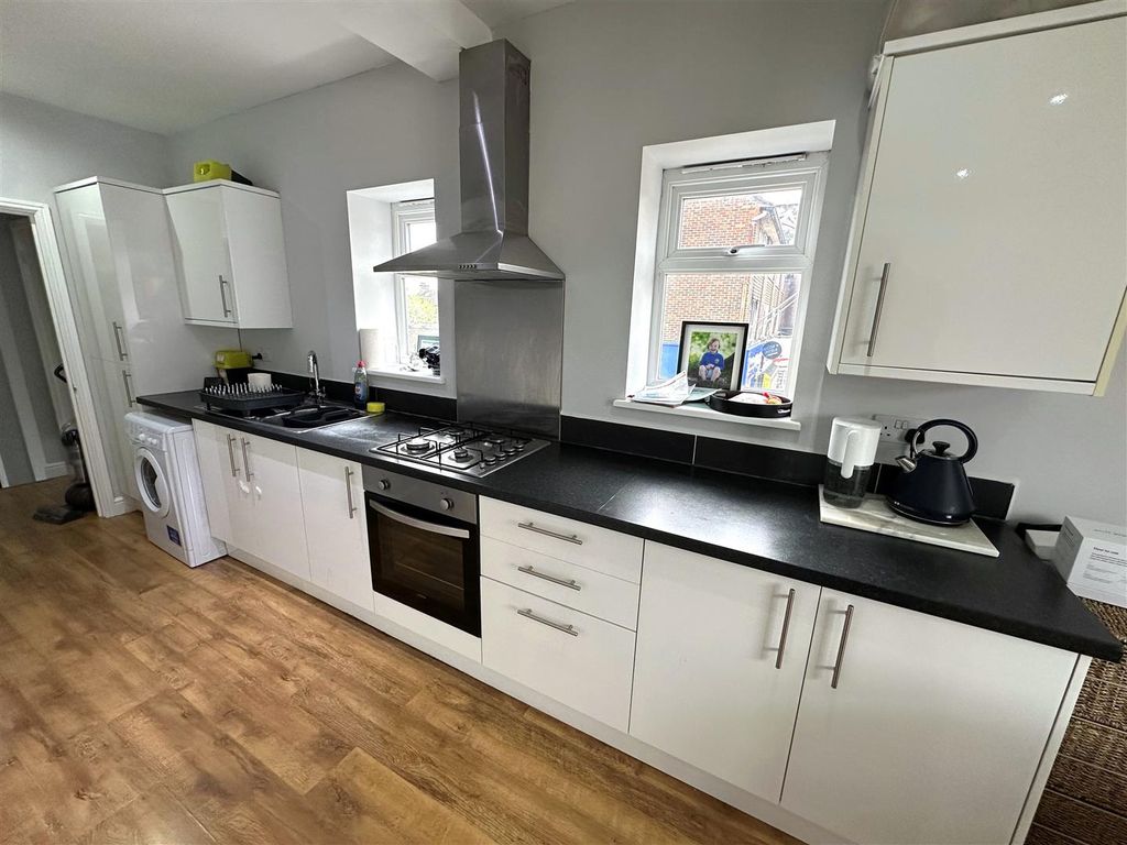 Property photo 2 of 5 Coopers Estate Agents