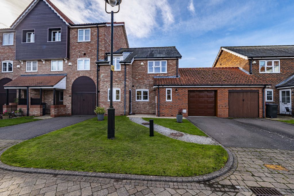 Property photo 1 of 23