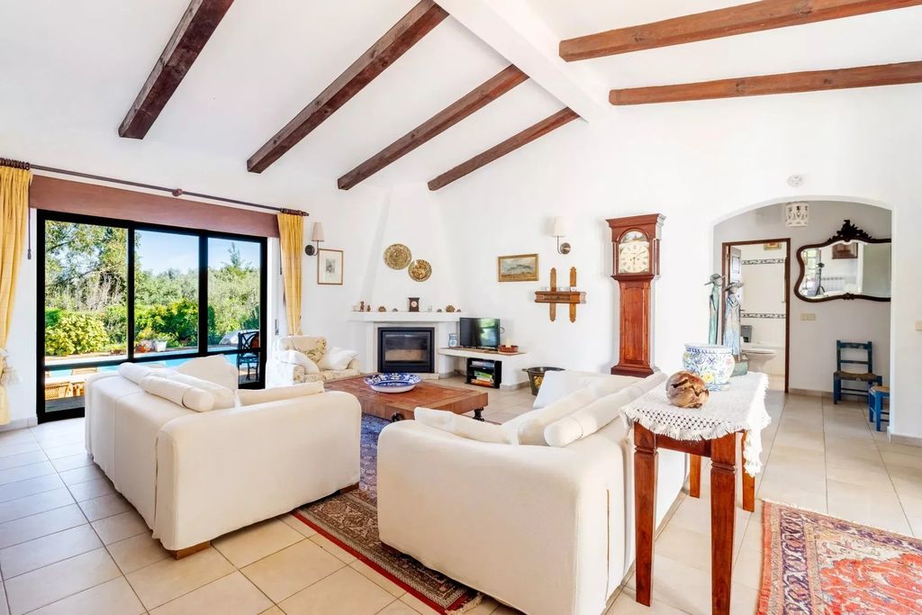 Property photo 3 of 44