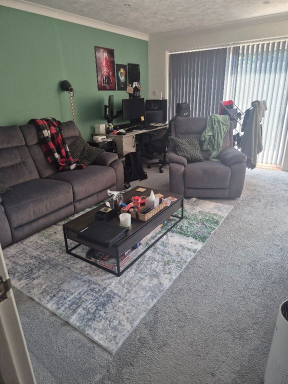 Property photo 3 of 7 Living Room